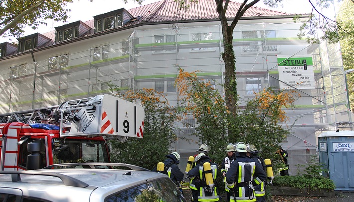 FW-E: Zimmerbrand in Essen-Holsterhausen, 89 Jahre alte Dame verstorben