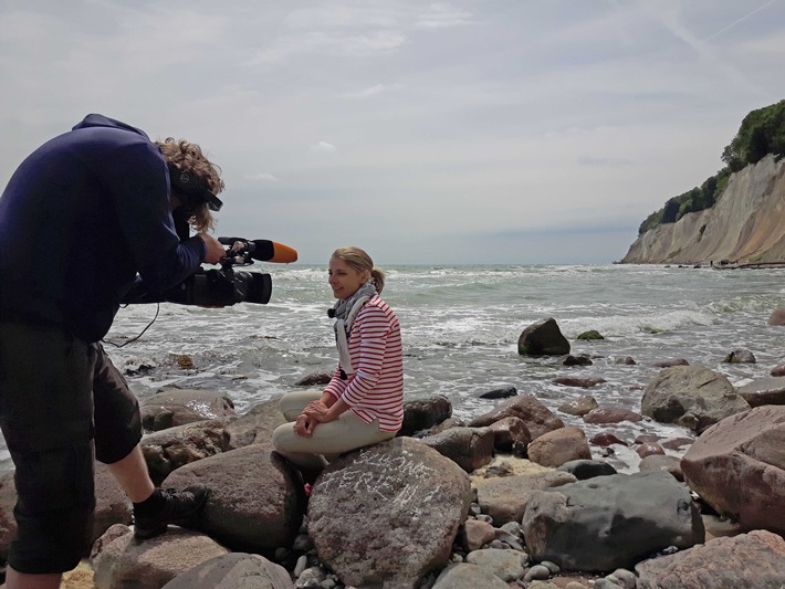 Vor dem ersten EM-Achtelfinale der Insel-Check im ZDF / "Länderspiegel"-Reporterin Yve Fehring klärt die Frage des Sommers: Rügen oder Sylt? (FOTO)