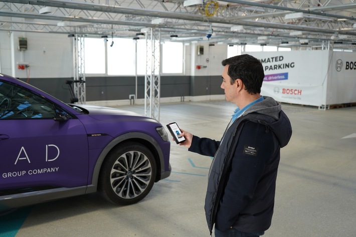 Bosch und VW-Tochter Cariad schicken E-Autos fahrerlos an die Ladesäule / Test für automatisiertes Parken und Laden gestartet