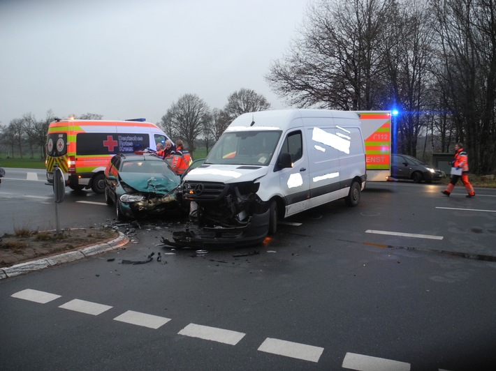 POL-STD: Vorrang missachtete - Ein Schwerverletzter bei Verkehrsunfall auf der Bundesstraße 74