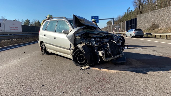 POL-PDKL: Unfall auf der Autobahn verursacht und geflüchtet....