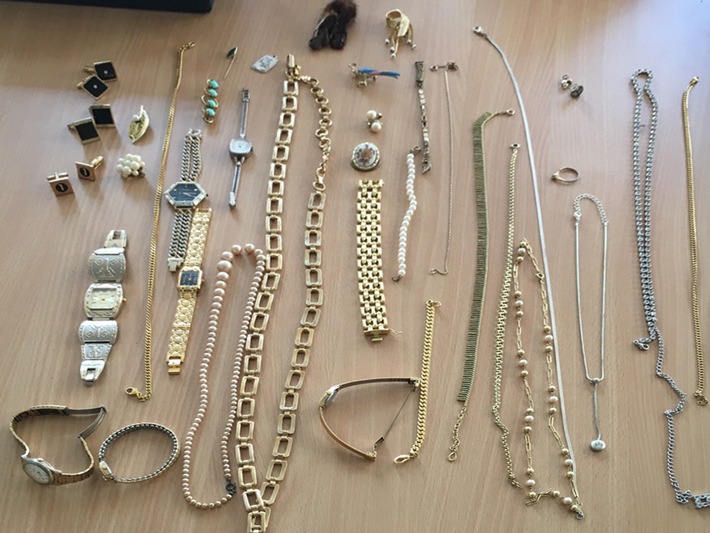 POL-OL: +++ Zeuge findet Schmuck im Abfalleimer +++