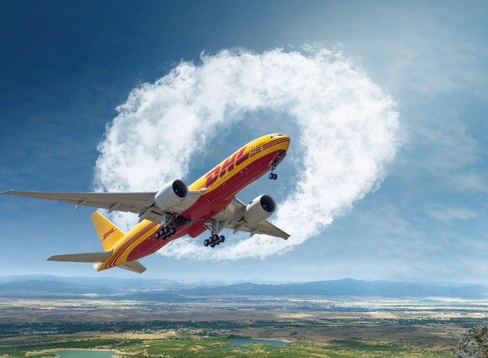 PM: DHL Express mit wegweisenden Kooperationen zum Einsatz nachhaltiger Flugkraftstoffe (SAF): bp und Neste liefern über 800 Millionen Liter SAF  / PR: DHL Express announces two of the largest ever Sustainable Aviation Fuel deals with bp and Neste am