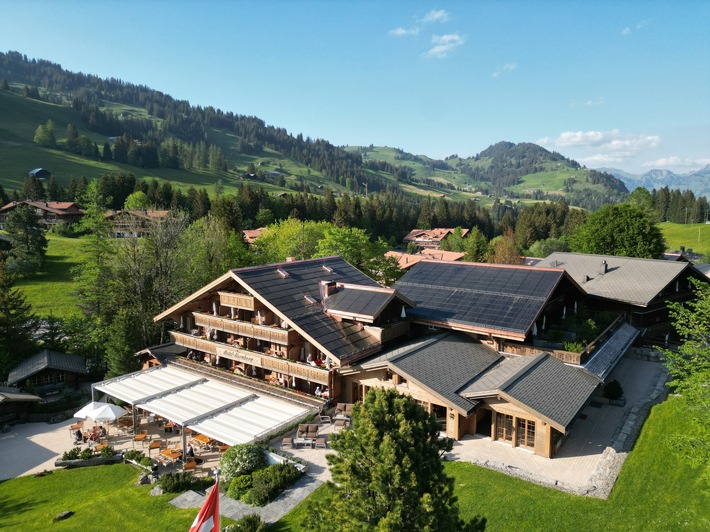Hotel Hornberg mit grösstem Indach-Solarkraftwerk im Saanenland