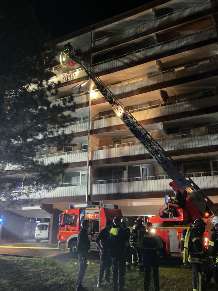 FW-BN: Brand auf Balkon in Mehrfamilienhaus in Bonn-Auerberg verläuft glimpflich