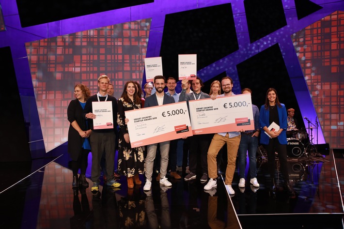 LiveEO und Polyteia gewinnen den Smart Country Startup Award