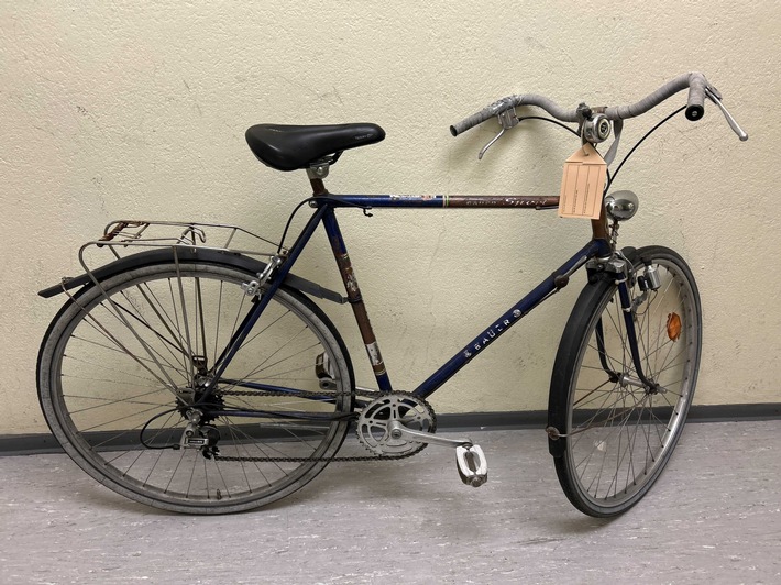 POL-F: 250519 - 0534 Frankfurt - Westend Fahrraddiebe auf frischer Tat festgenommen - Eigentümer gesucht