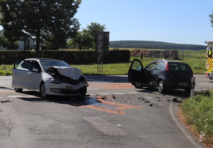 POL-HX: Schwerer Verkehrsunfall auf Bundesstraße - Zwei Personen verletzt