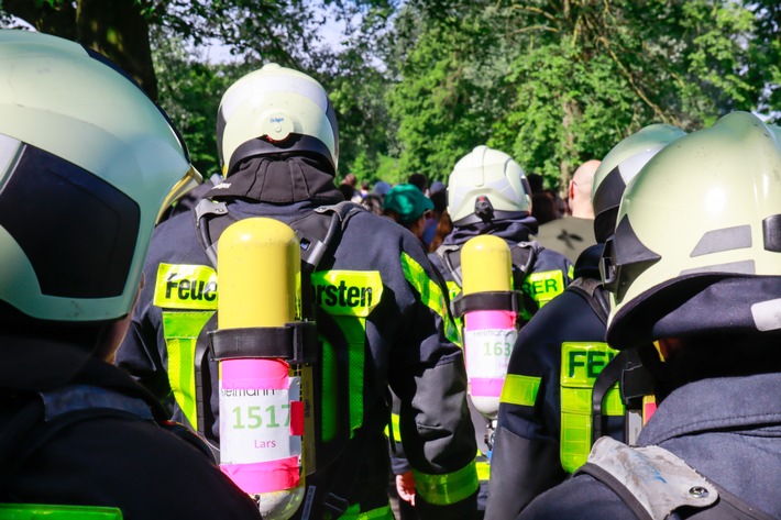 FW-Dorsten: Feuerwehr Dorsten unterstützt 2. Dorstener Brustkrebshilfe Sponsorenlauf