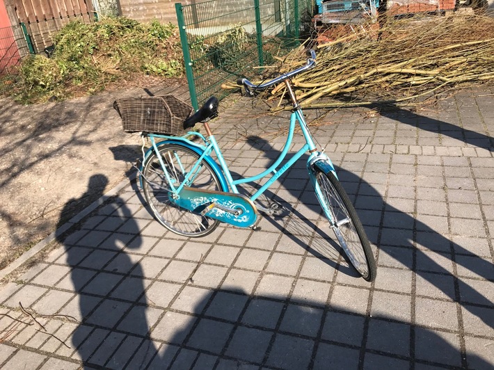 POL-DH: --- Polizei Stuhr sucht Fahrrad-Eigentümer - Unfallflucht in Barnstorf ---