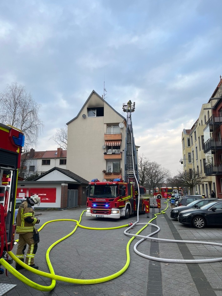 FW Bremerhaven: Küchenbrand in Lehe- Feuerwehr Bremerhaven verhindert Ausbreitung