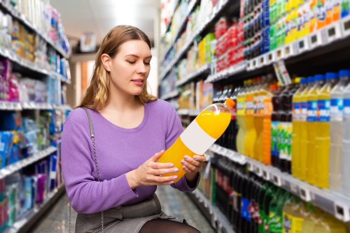 Umfrage belegt: Die Hälfte der Deutschen greift täglich zu Zero- und Light-Produkten / Verbraucherumfrage in DACH-Region zum Konsum von Light-Produkten