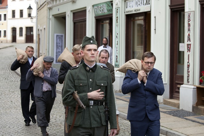 Deutsch-polnische Dokumentation "Zweiter Weltkrieg - Das erste Opfer" von ZDF und TVP1 / Positives Echo in Polen auf ersten Teil (FOTO)