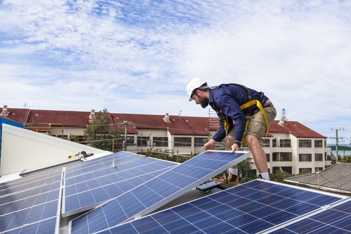 Drohende Abschwächung der PV-Pflicht in Hamburg: Hamburger Senat darf die urbane Energiewende nicht ausbremsen