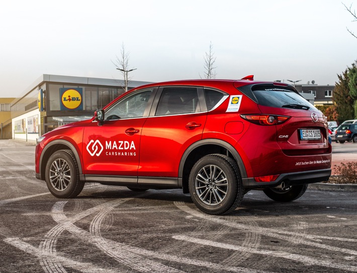 Mazda Carsharing, Partner im Flinkster Netzwerk der Deutschen Bahn, erweitert Angebot: Fahrzeuge an 113 weiteren Lidl-Filialen in zwölf Bundesländern