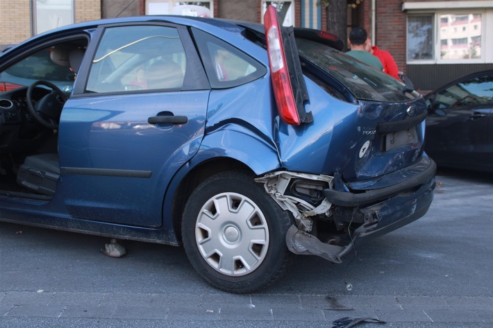 POL-DN: Verkehrsunfall im Kreisverkehr - Zwölfjährige verletzt