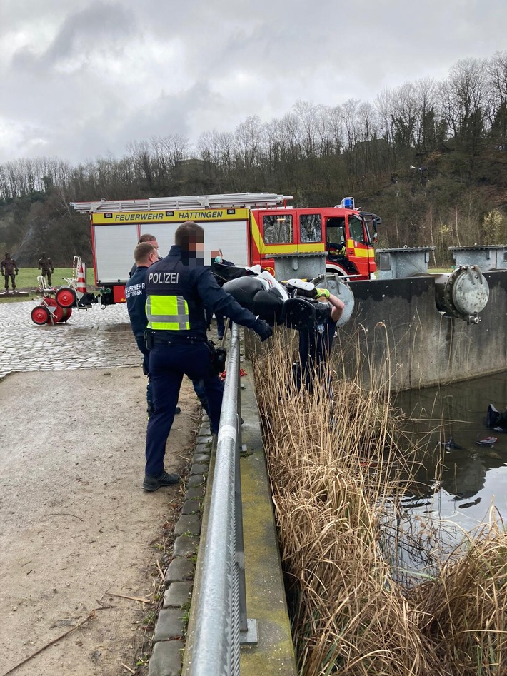 FW-EN: Einsatzreiches Wochenende für die Hattinger Feuerwehr