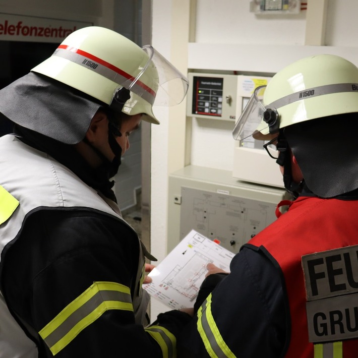 FFW Schiffdorf: Ortswehren Schiffdorf Bramel rücken zur Brandmeldeanlage aus!