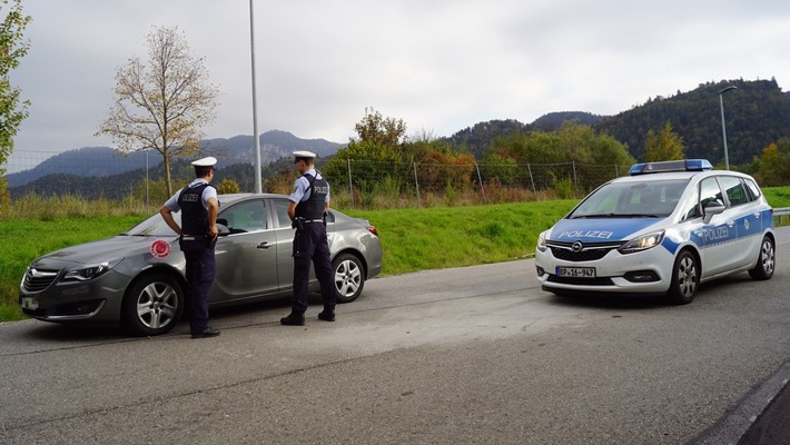 Bundespolizeidirektion München: Mit dem Auto und den Dokumenten des Freundes unterwegs/
Bundespolizei bringt Kameruner in Zurückweisungshaft