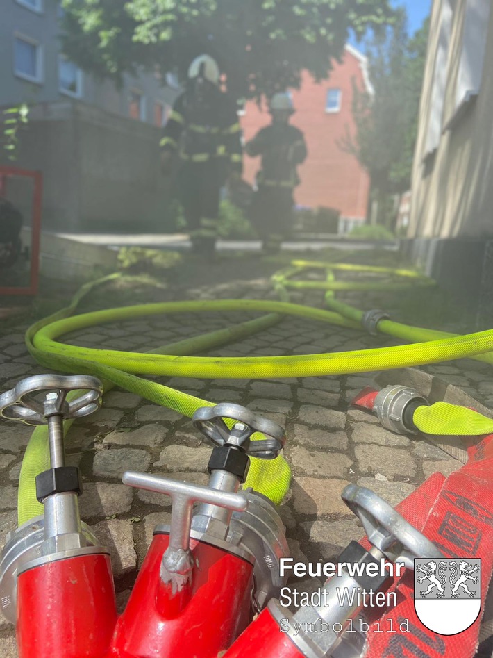FW Witten: Folgemeldung: Dachstuhlbrand in Witten