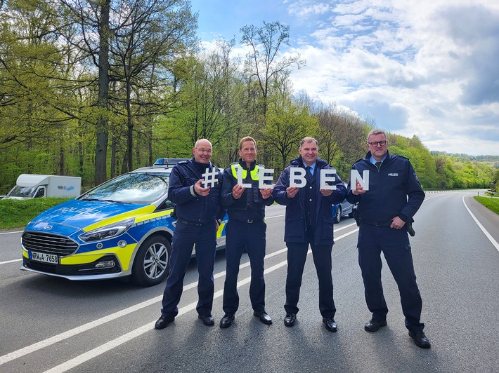 POL-LIP: Kreis Lippe/Kreis Paderborn. Gemeinsamer Kontrolleinsatz der Polizei Lippe und Polizei Paderborn auf der Bundesstraße 1 - Bilanz.