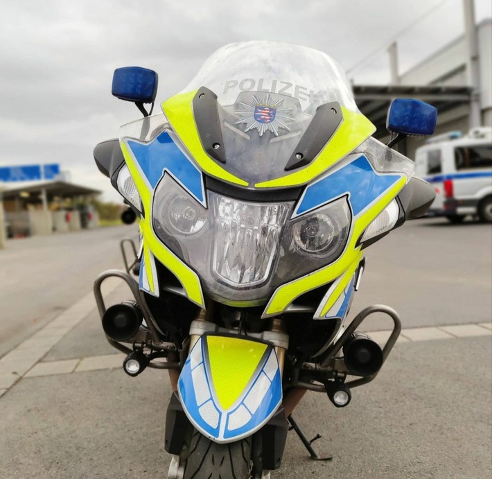 POL-OF: Nach Brand in Hochhaus: Ursache weiter unklar; Motorräder beim "Anlassen" in Gründau wieder "zum Leben erweckt"; Räuberischer Diebstahl: Wer kennt den Ladendieb mit der weißen Jacke? und mehr