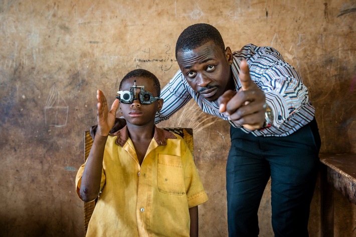 Regalare la vista donando l