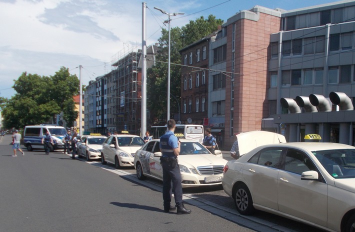 POL-PPMZ: Taxi-Kontrollen in der Mainzer Innenstadt