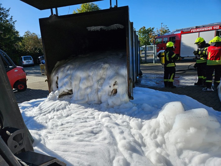 FW-ROW: Containerbrand beschäftigt Feuerwehren