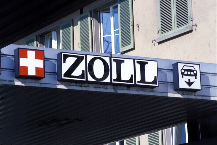 HZA-SI: Rassehund aus der Schweiz geschmuggelt - - Ehepaar kauf Welpen in der Schweiz und meldet ihn beim Zoll nicht an