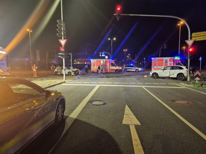 POL-HI: Schwerer Verkehrsunfall nach Ampelmissachtung