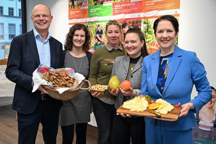 So viel Arbeit steckt im Apfel: Mehr wissen und weniger wegwerfen