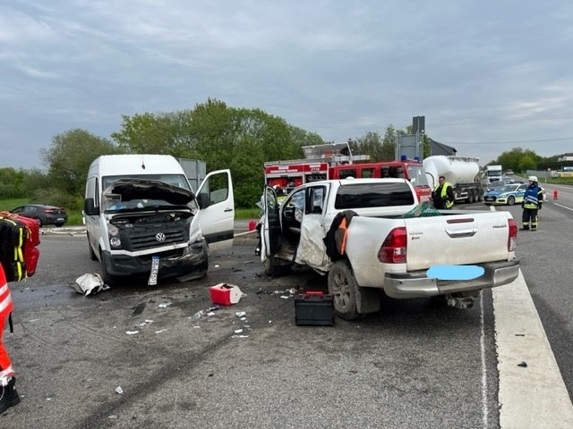 POL-PDTR: Schwerer Verkehrsunfall auf der L151 mit insgesamt 6 verletzten Personen