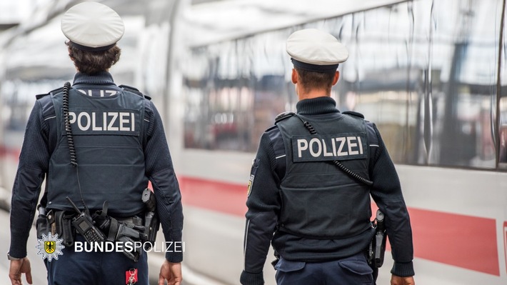 Bundespolizeidirektion München: Familienzusammenführung geglückt Bundespolizei schickt Kinder nach