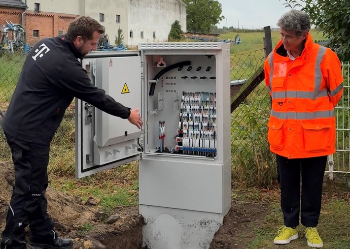 "Glasfaser - wir haben das": Ministerin Hüskens in Stendal