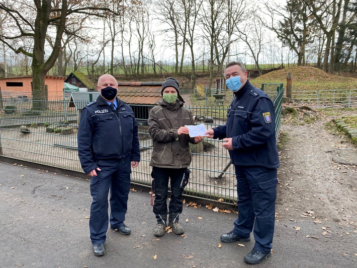 POL-OH: König Ludwig und das liebe Vieh - Regionaler Verkehrsdienst Fulda spendet zu Weihnachten