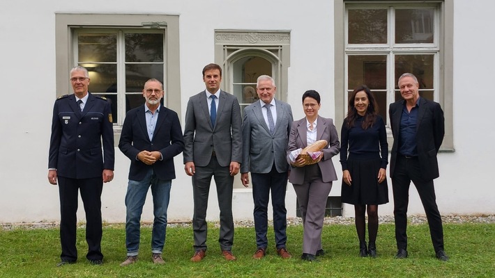 POL-KN: (Konstanz) - Haus des Jugendrechts Konstanz startet feierlich - Justizministerin Marion Gentges und Innenstaatssekretär Thomas Blenke überreichen Brot und Salz (06.10.25)