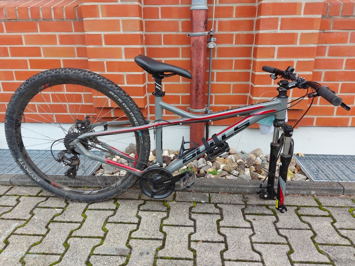 POL-NE: Mutmaßlicher Fahrraddieb gestellt. Die Kripo ermittelt und fragt: Wem gehört das Fahrrad?