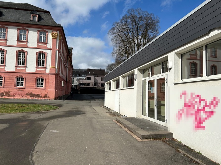 POL-PDWIL: Sachbeschädigung durch Graffiti