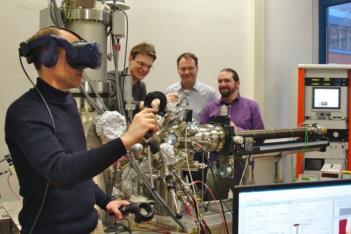 Osnabrücker Hochschulen entwickeln gemeinsam mit der VR-Agentur mindQ GmbH ein Virtual Reality-System für die Laborarbeit in den Nanowissenschaften