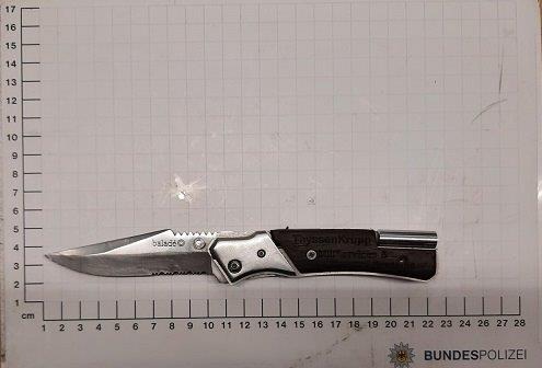 BPOL NRW: Bundespolizei findet Messer und Betäubungsmittel bei Ladendieb