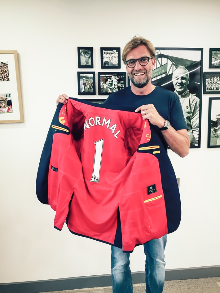 Jürgen Klopp erhält erstes Trikot-Jackett / Stilsicheres Auftreten in Stadien oder bei Events