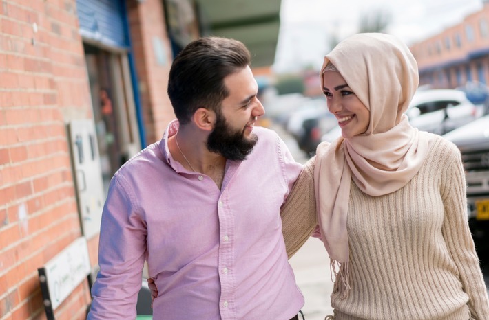 Hawaya Matchmaking App Studie Muslime in Deutschland/ Loving young Muslim couple / Weiterer Text über ots und www.presseportal.de/nr/143497 / Die Verwendung dieses Bildes ist für redaktionelle Zwecke unter Beachtung ggf. genannter Nutzungsbedingungen honorarfrei. Veröffentlichung bitte mit Bildrechte-Hinweis.