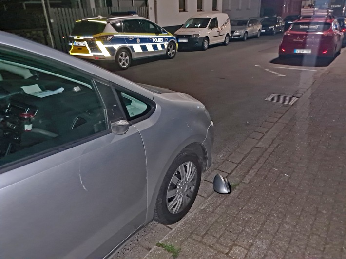 POL-ME: Betrunkener 25-Jähriger beschädigt sieben Autos - Velbert - 2203171