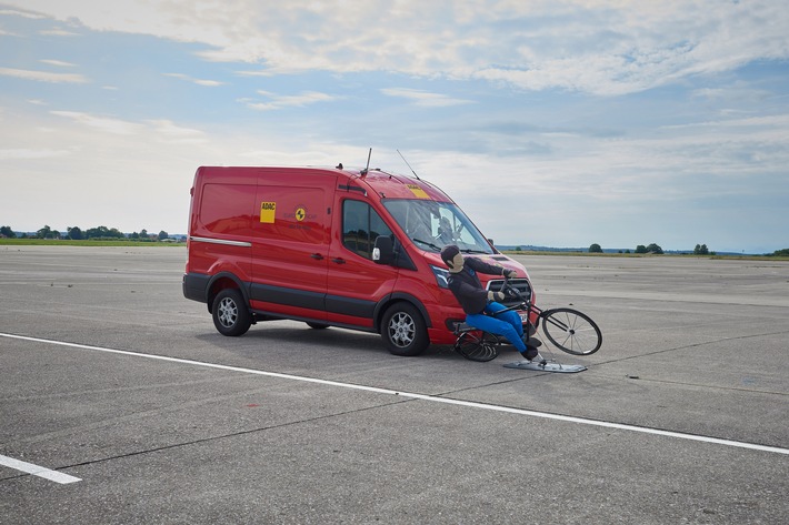 euro-ncap-transporter-fahrrad-2203-download.jpg