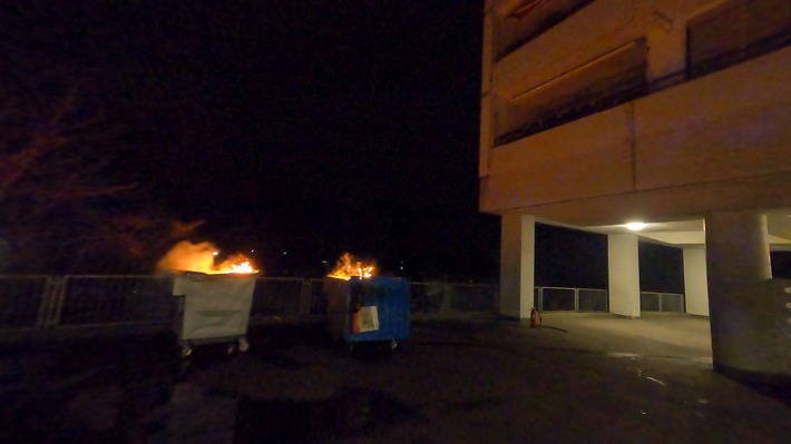 FW-MK: Silvesternacht mit mehreren Kleinbränden