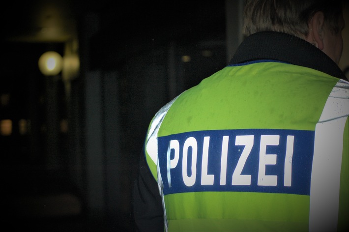 POL-PB: Polizeieinsatz gegen Drogendealer in der Innenstadt - Acht Strafanzeigen