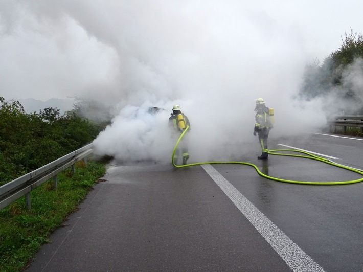 FW Sonsbeck: PKW-Brand auf der A57