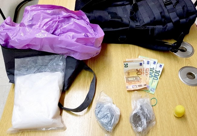 BPOL NRW: Bundespolizei beschlagnahmt größere Menge Amphetamin, Haschisch und Ecstasypillen - 2 Drogenschmuggler festgenommen