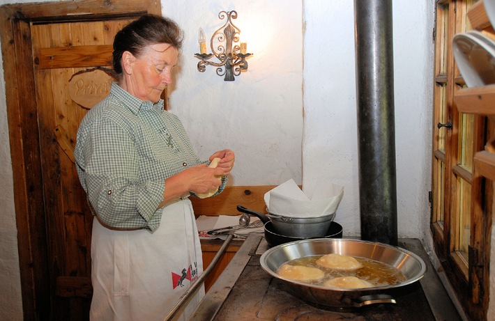 Tiroler Köstlichkeiten verwöhnen Wanderer im Ferienland Kufstein